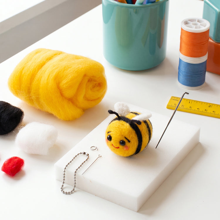 Kikkerland | Bumble Bee Needle Felting Kit